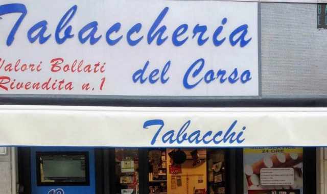 La "n.1"  in corso Vittorio Emanuele: tra lotto e sigarette, la storia delle tabaccherie baresi